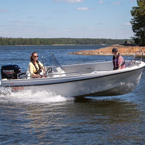 Barco open fueraborda - 450 C - Terhi Oy - con consola lateral / de pesca deportiva / 7 personas máx.