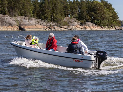 Bote fueraborda - 450 - Terhi Oy - open / de pesca deportiva / 5 personas máx.