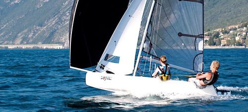 Barco de vela ligera doble - TOPAZ Tres X - Topper - de regata / de recreo / con un trapecio