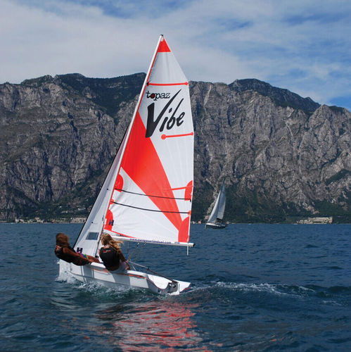 Barco de vela ligera doble - Topaz VIBE - Topper - de recreo / ISAF / spinnaker asimétrico