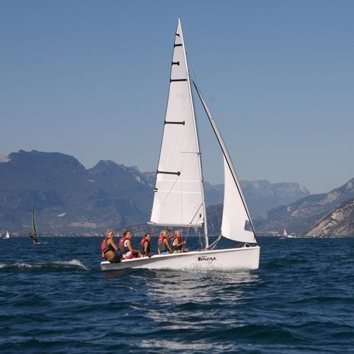 Velero de quilla deportivo - Topaz OMEGA - Topper - con bauprés