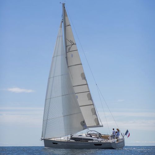 Velero de crucero - PILOT SALOON 42 - Wauquiez - con 2 camarotes / con 3 camarotes / con deck saloon