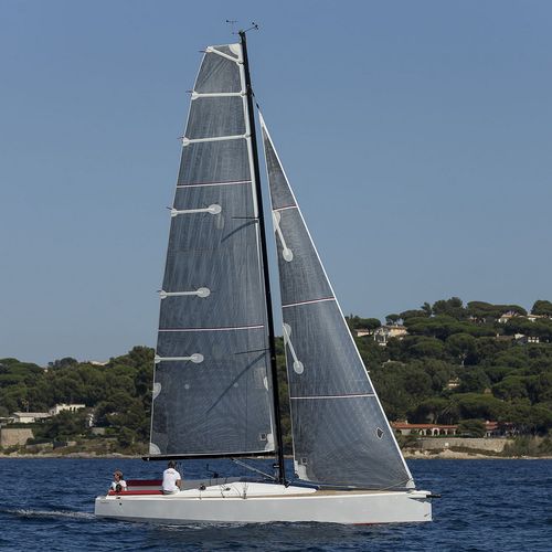 Velero daysailer - OPTIO - Wauquiez - de regata / con 1 camarote / con quilla retráctil