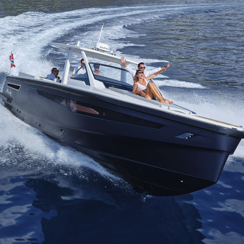 Barco cabinado intraborda - SR44 - Windy - bimotor / open / con consola central