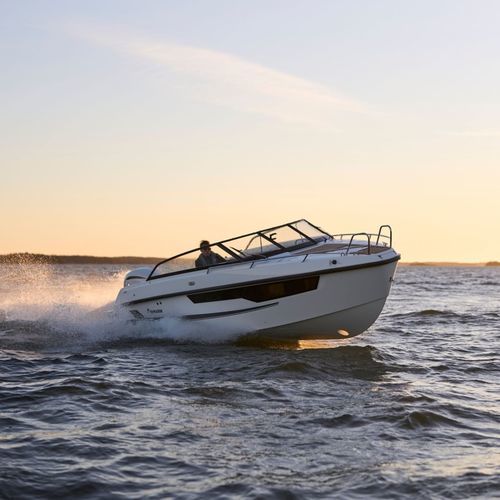Cabin-cruiser fueraborda - 67 DC - Yamarin - open / con doble consola / 8 personas máx.