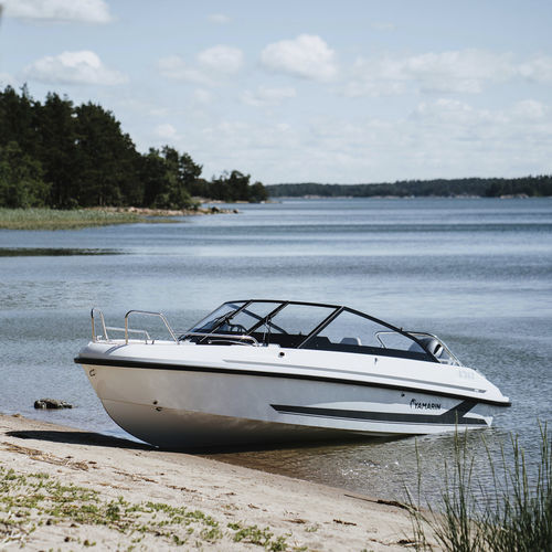 Runabout fueraborda - 59 BR - Yamarin - con doble consola / bow-rider / open