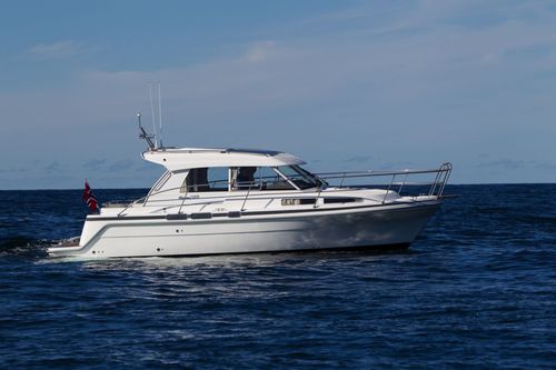 Barco cabinado intraborda - SAGA 325 - Saga boats - diésel / con hard-top