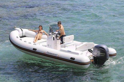 Embarcación neumática fueraborda - TEMPEST 625 EASY - Capelli - semirrígida / con consola central / open