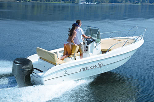 Barco open fueraborda - FREEDOM 18  - Capelli - con consola central / 6 personas máx. / con solárium