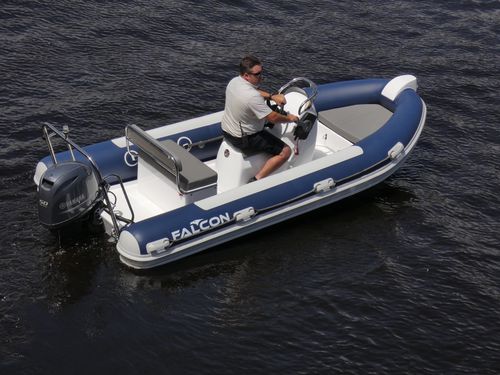 Embarcación neumática fueraborda - 450 - Falcon Inflatables - bimotor / RHIB / con consola central