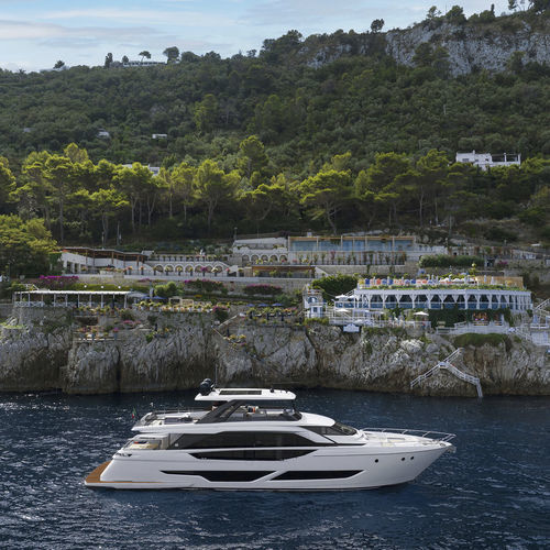 Yate a motor de crucero - 860 - Ferretti Yachts - con fly / V-drive / con 4 camarotes