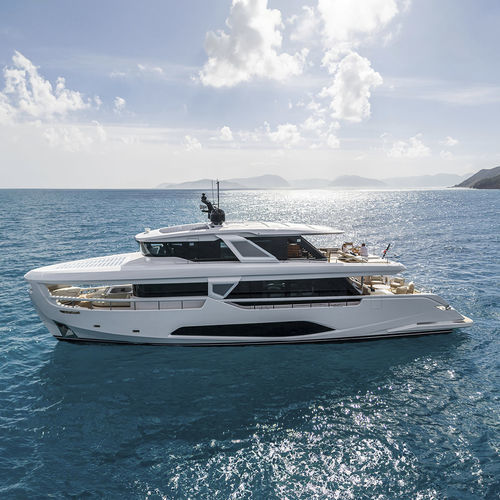 Yate a motor de crucero - INFYNITO 90  - Ferretti Yachts - explorer / con caseta de timón / con 4 camarotes