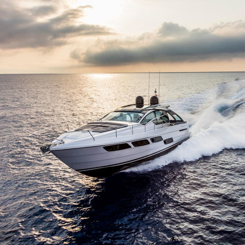 Yate a motor de gran velocidad - 5X - Pershing - con hard-top / IPS / con 2 camarotes