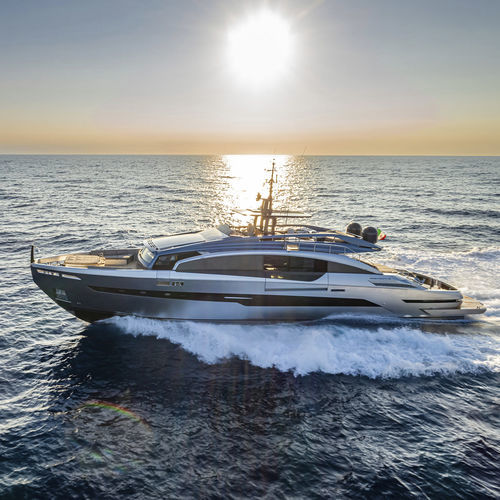Superyate de crucero - GTX116 - Pershing - con fly / V-drive / con 5 camarotes