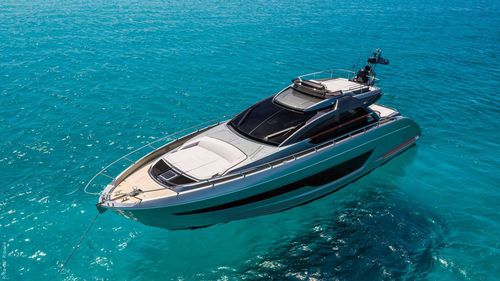 Yate a motor de deporte - 66' RIBELLE - Riva - con fly / V-drive / con 3 camarotes