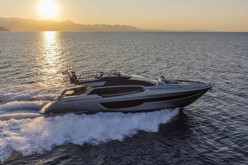 Yate a motor de crucero - 76' PERSEO SUPER - Riva - con fly / V-drive / con 3 camarotes