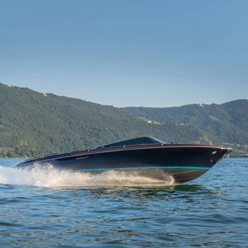 Barco cabinado intraborda - Aquariva Special - Riva - open / con doble consola / de crucero