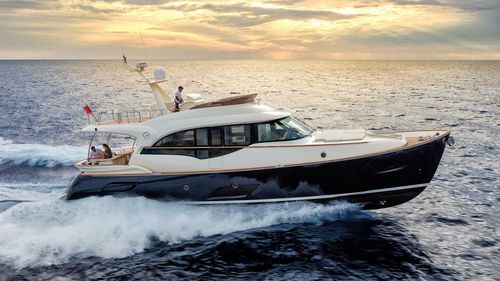 Yate a motor clásico - DOLPHIN 64’  - Mochi Craft - de crucero / lobster / con fly