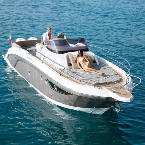 Barco cabinado fueraborda - NEXT 370 SH - Ranieri International - bimotor / open / con consola central
