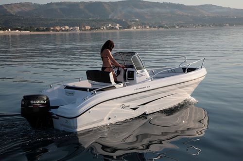 Barco open fueraborda - VOYAGER 19 S - Ranieri International - con consola central / de esquí acuático / 7 personas máx.