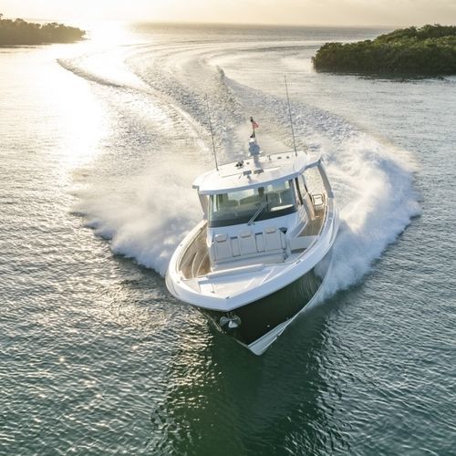 Barco cabinado fueraborda - 48LS - Tiara Yachts - trimotor / con hard-top / con solárium