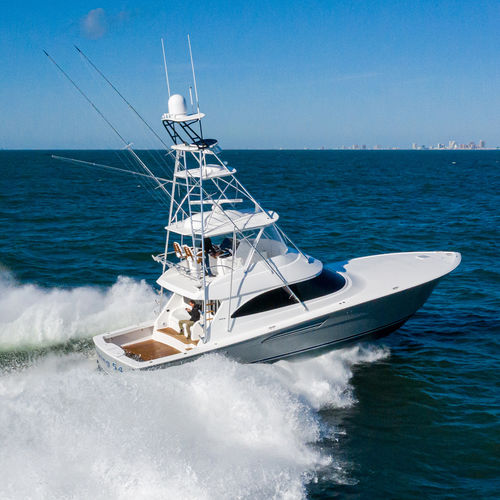 Yate a motor de pesca deportiva - 54 C - Viking Yachts - convertible / con fly / con 3 camarotes
