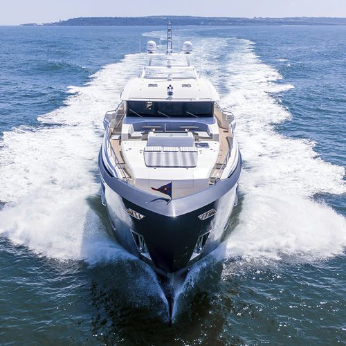 Yate a motor de crucero - FD110 Skyline - Horizon - raised pilothouse / con 8 camarotes / de desplazamiento