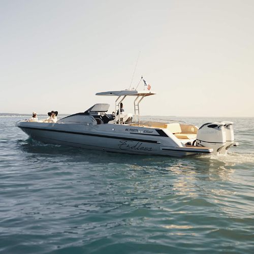 Barco cabinado fueraborda - 1100 - Couach - diésel / bimotor / casco de planeo