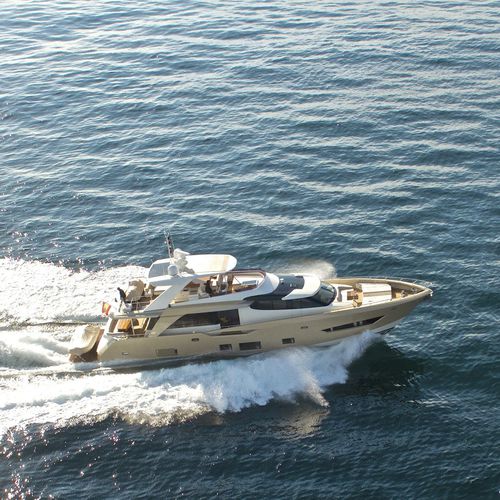 Yate a motor de crucero - 2600 - Couach - con fly / línea de eje / con 4 camarotes