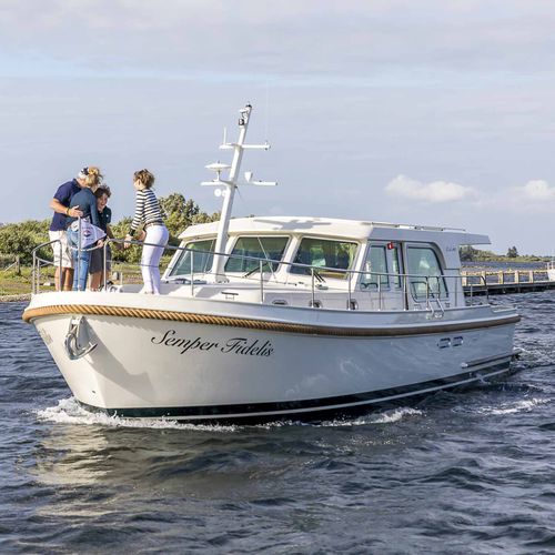 Barco cabinado intraborda - Grand Sturdy 45.0 Sedan - Linssen Yachts B.V. - diésel / bimotor / con hard-top
