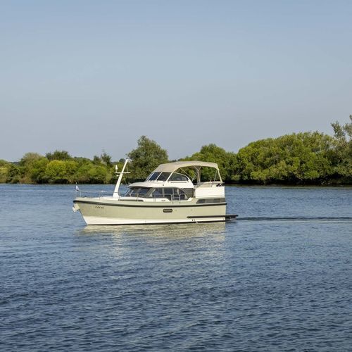 Barco cabinado intraborda - 30 SL AC - Linssen Yachts B.V. - con fly / de deporte / de acero