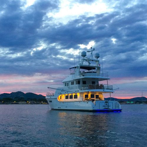 Yate a motor de crucero - 68 - Nordhavn - trawler / con fly / raised pilothouse