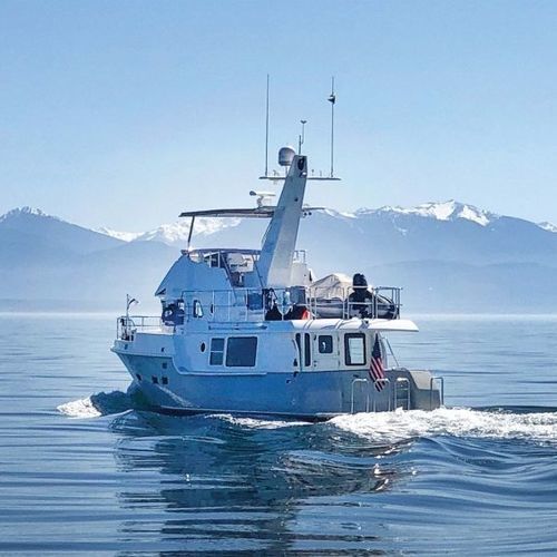Barco cabinado intraborda - 475 - Nordhavn - bimotor / con fly / con camarote