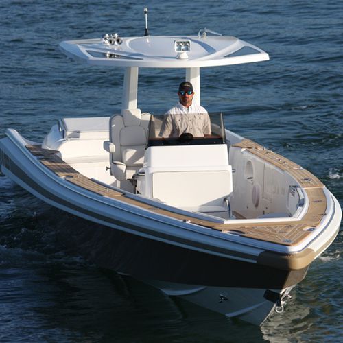 Barco open intraborda - Chase Series 38 - Novurania - diésel / bimotor / con consola central
