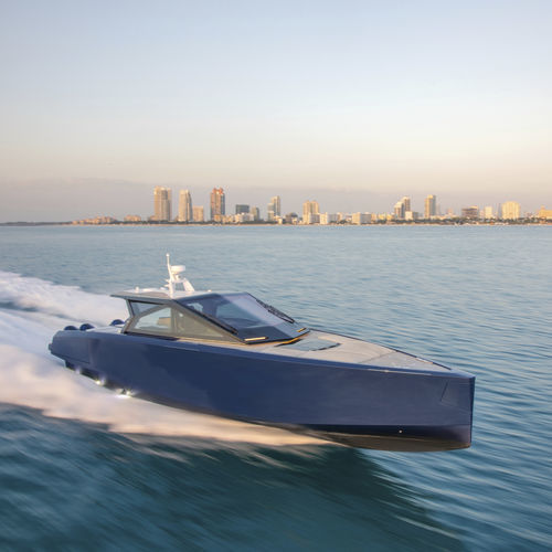 Yate a motor de crucero - 58X - Wally - con hard-top / con 2 camarotes / de carbono