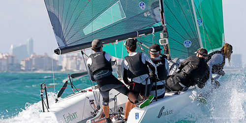 Velero monotipo - 24 - Melges - velero de quilla deportivo / con mástil de carbono / clase ISAF