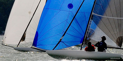 Velero de quilla deportivo - 17. - Melges - con bauprés / con mástil de carbono / transportable