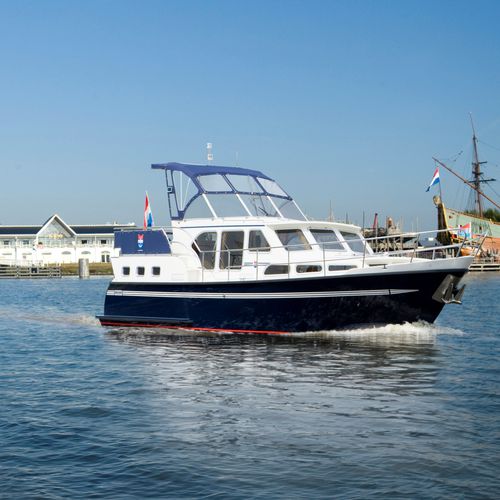 Barco cabinado intraborda - Skiron 35 - Pedro-Boat - diésel / con fly / soft-top