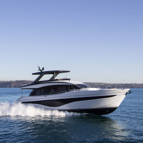 Yate a motor de crucero - Y72 - Princess - con fly / con 4 camarotes / con 8 literas