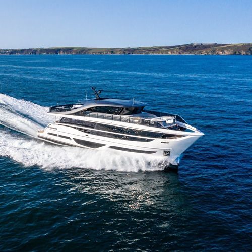Yate a motor de crucero - X95 Vista - Princess - con fly / raised pilothouse / con deck saloon