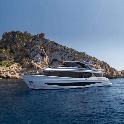 Yate a motor de crucero - X90 - Princess - con fly / con 4 camarotes / con 8 literas