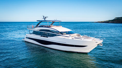 Yate a motor de crucero - Y85 - Princess - con fly / con 4 camarotes / de desplazamiento