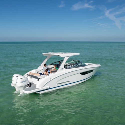 Runabout fueraborda - 33 OBX - Regal - bimotor / con doble consola / bow-rider
