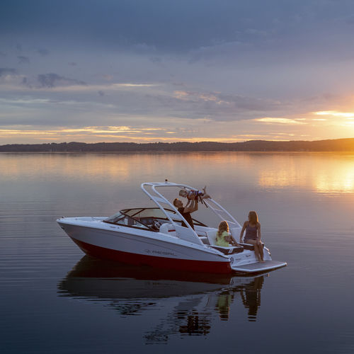 Runabout intraborda - LS2 SURF - Regal - con doble consola / bow-rider / open
