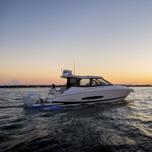 Barco cabinado fueraborda - 36 XO - Regal - bimotor / con hard-top / 10 personas máx.