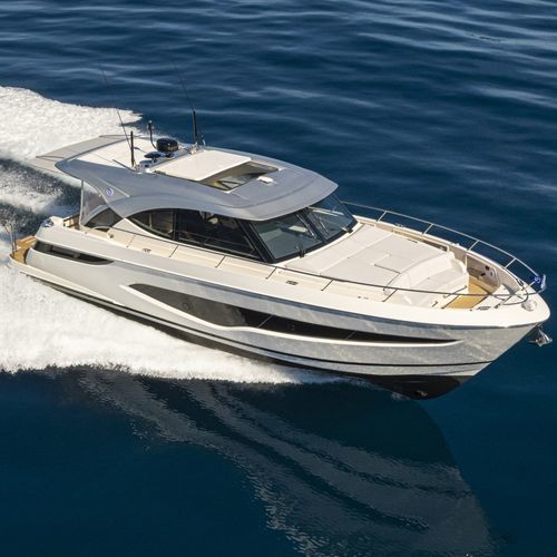Barco cabinado intraborda - 4300 Sports Express - Riviera - diésel / bimotor / con hard-top