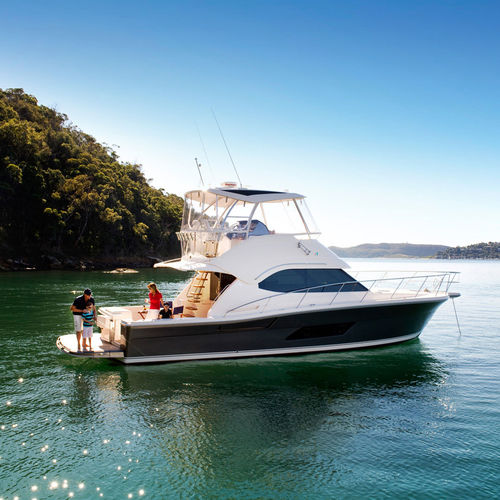 Barco cabinado intraborda - 43  - Riviera - diésel / bimotor / casco de planeo