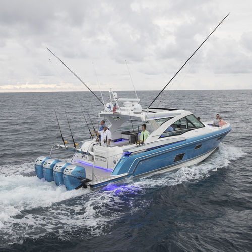 Barco cabinado fueraborda - 430  - Formula - cuatrimotor / con hard-top / bow-rider