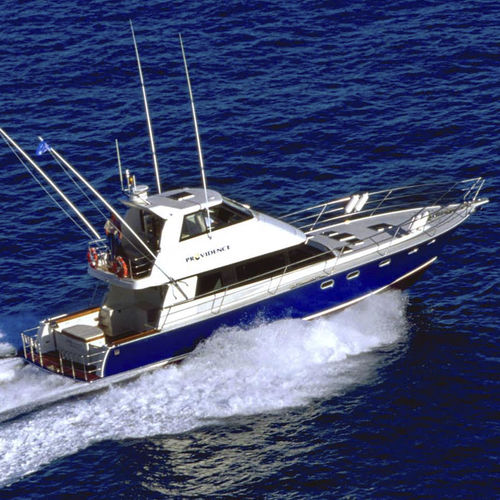 Yate a motor de pesca deportiva - PROVIDENCE - Warwick Yacht Design - con fly cerrado / casco de planeo / de composite