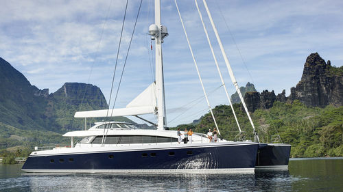 Superyate de vela de lujo catamarán - QUINTESSENTIAL - Warwick Yacht Design - de crucero / con 4 camarotes / con fly